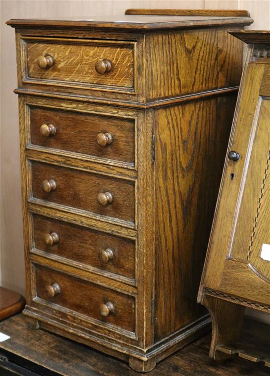 An oak bedside cupboard W.33cm